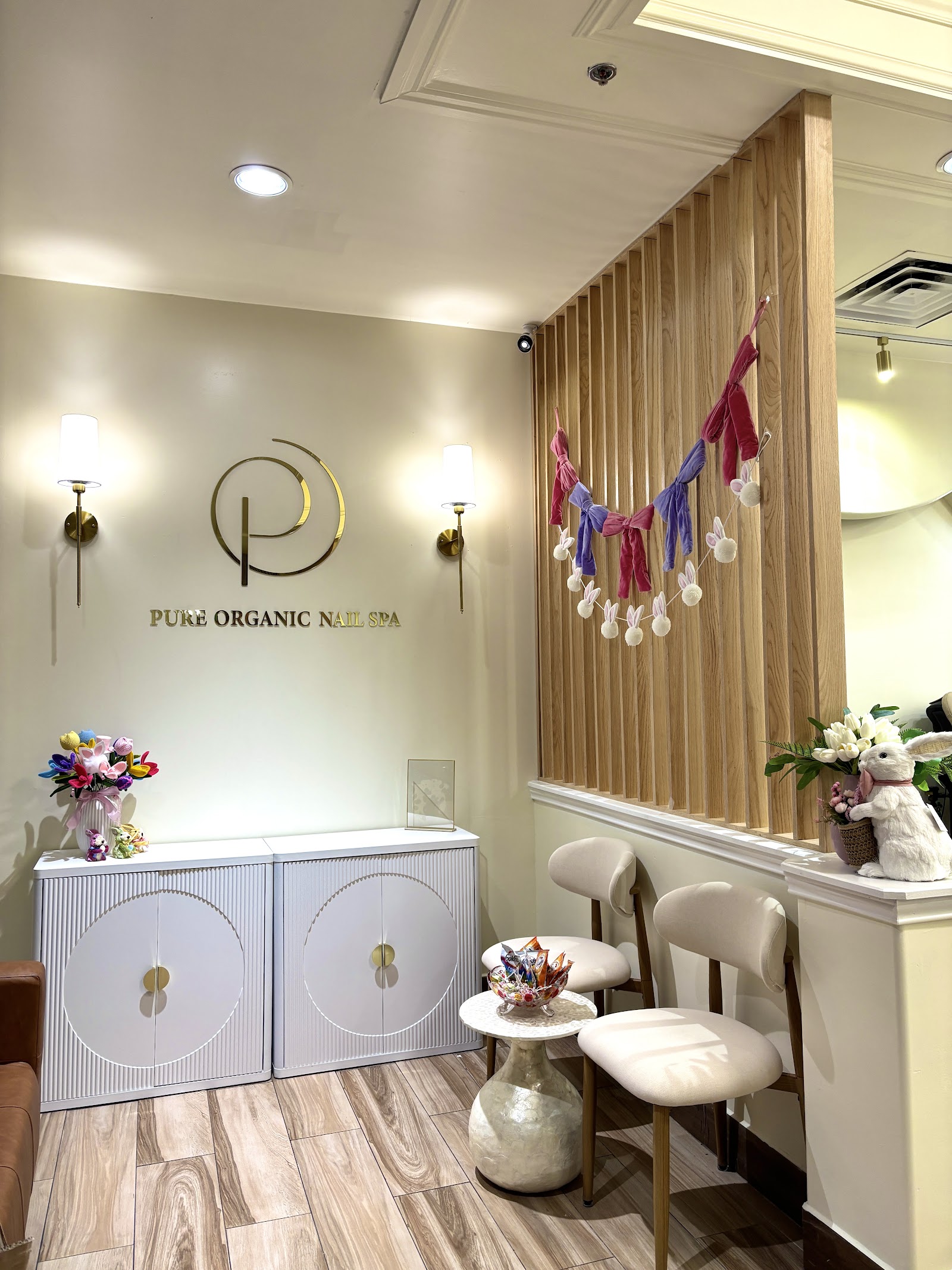 Pure Organic Nail & Spa logo